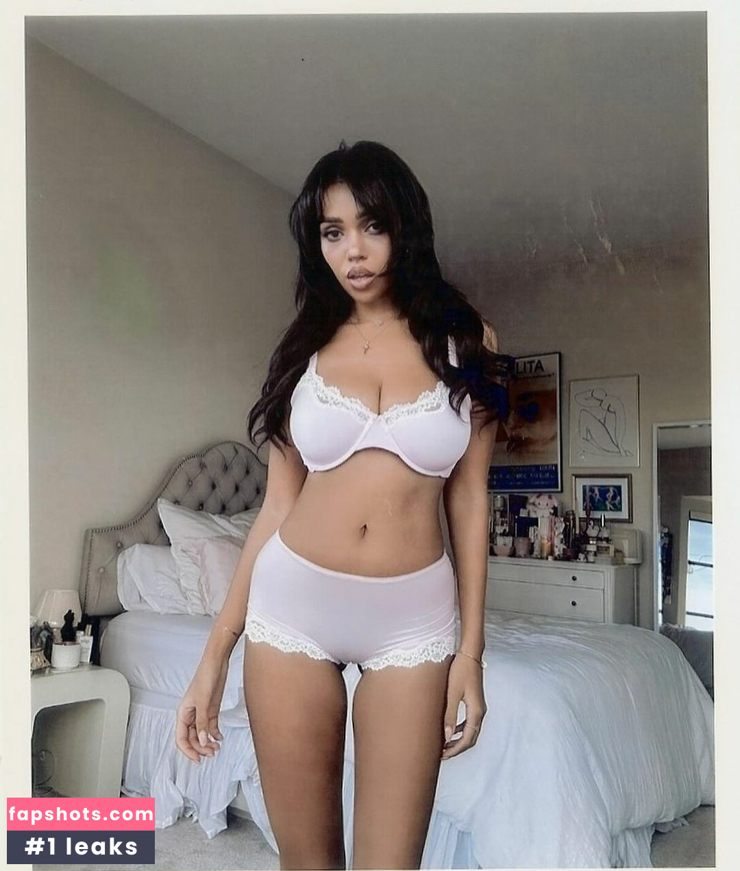 Daphne Blunt gallery photo #25