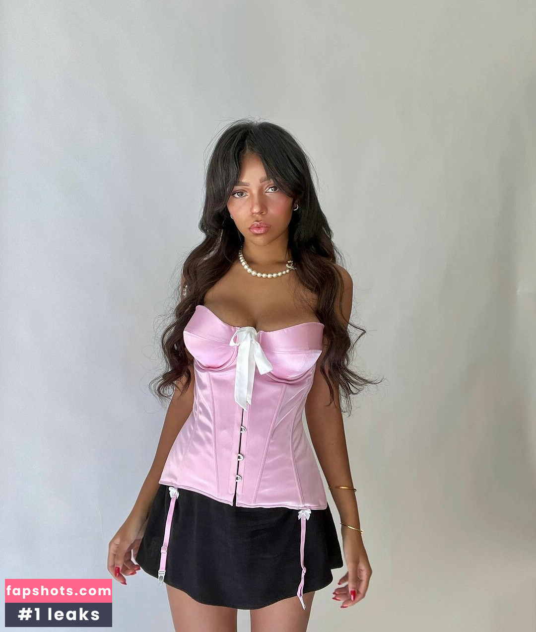 Daphne Blunt gallery photo #40