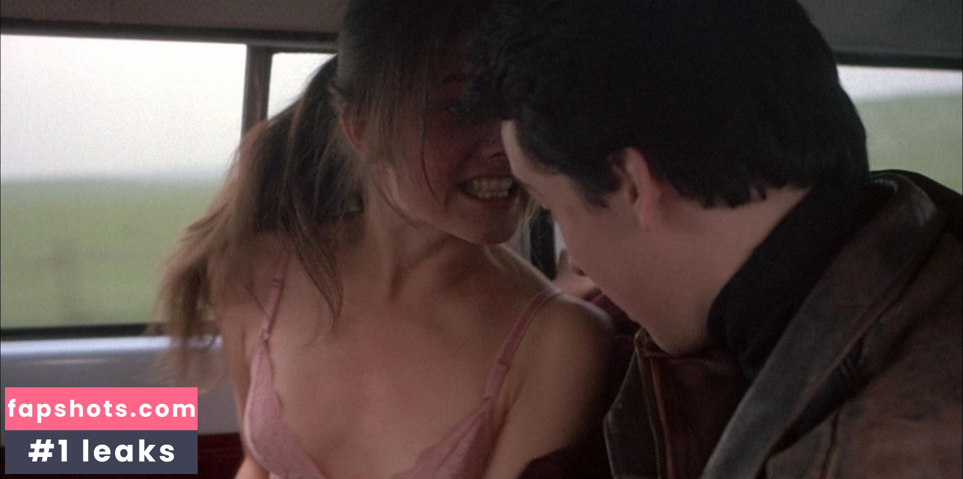 Daphne Zuniga gallery photo #39