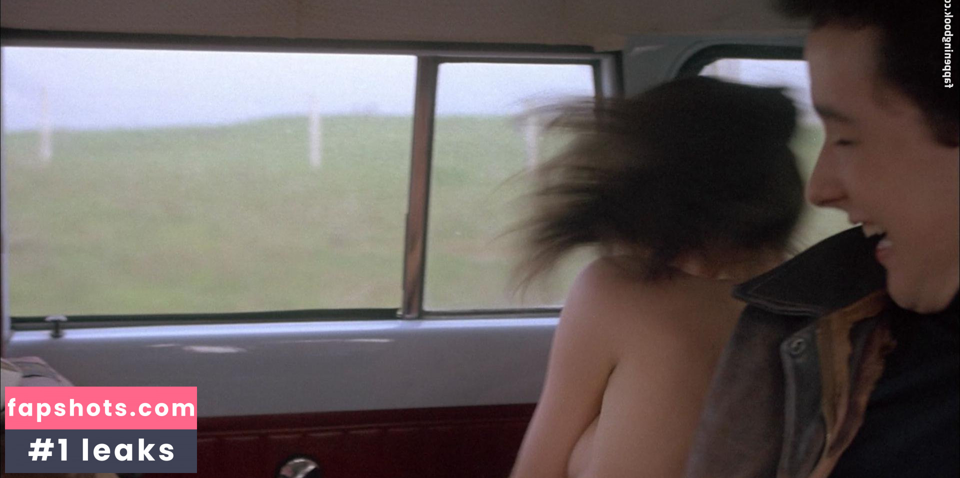 Daphne Zuniga gallery photo #40