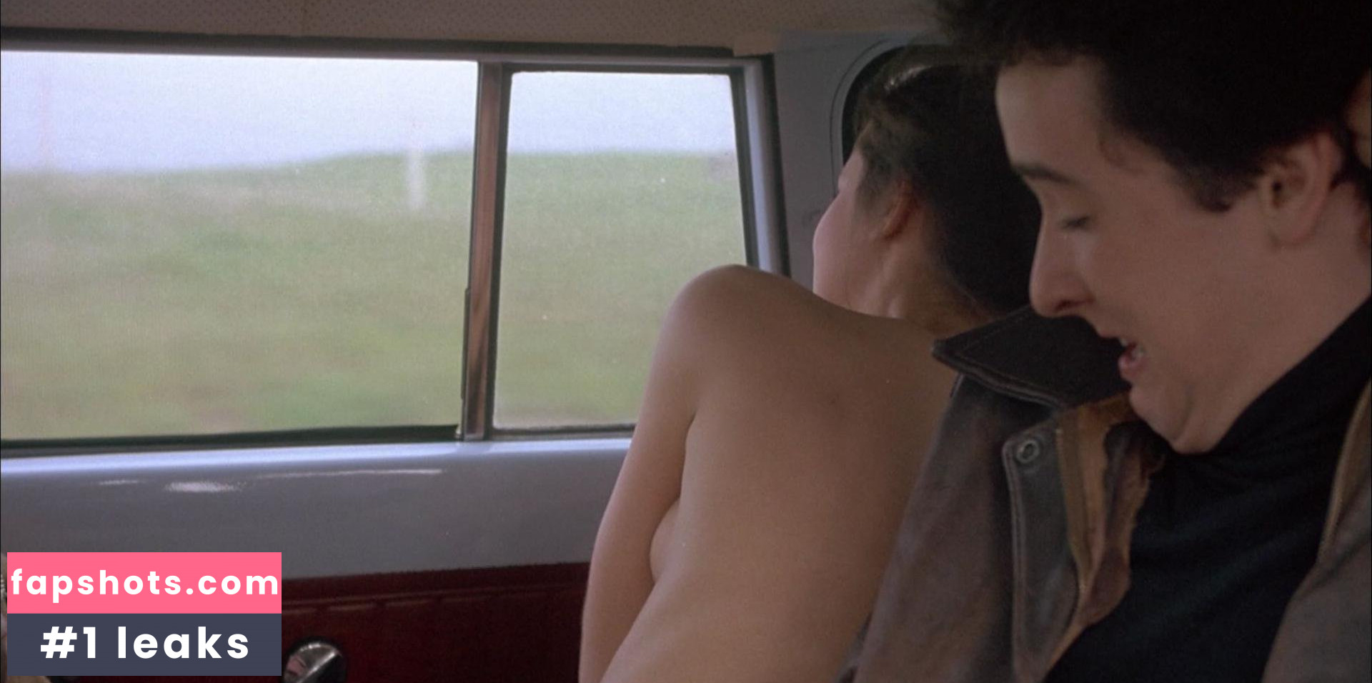 Daphne Zuniga gallery photo #41