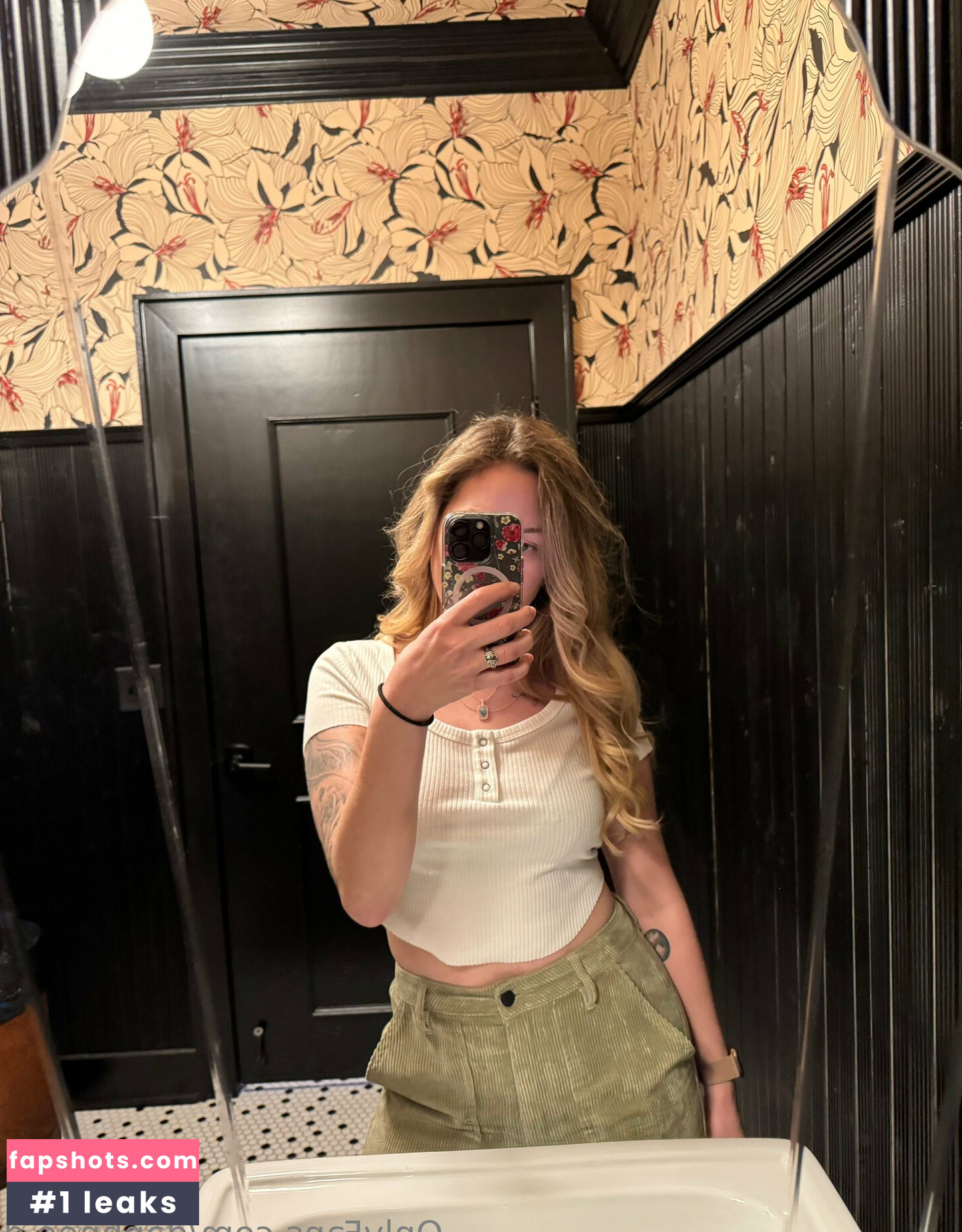 daphnee.d gallery photo #23