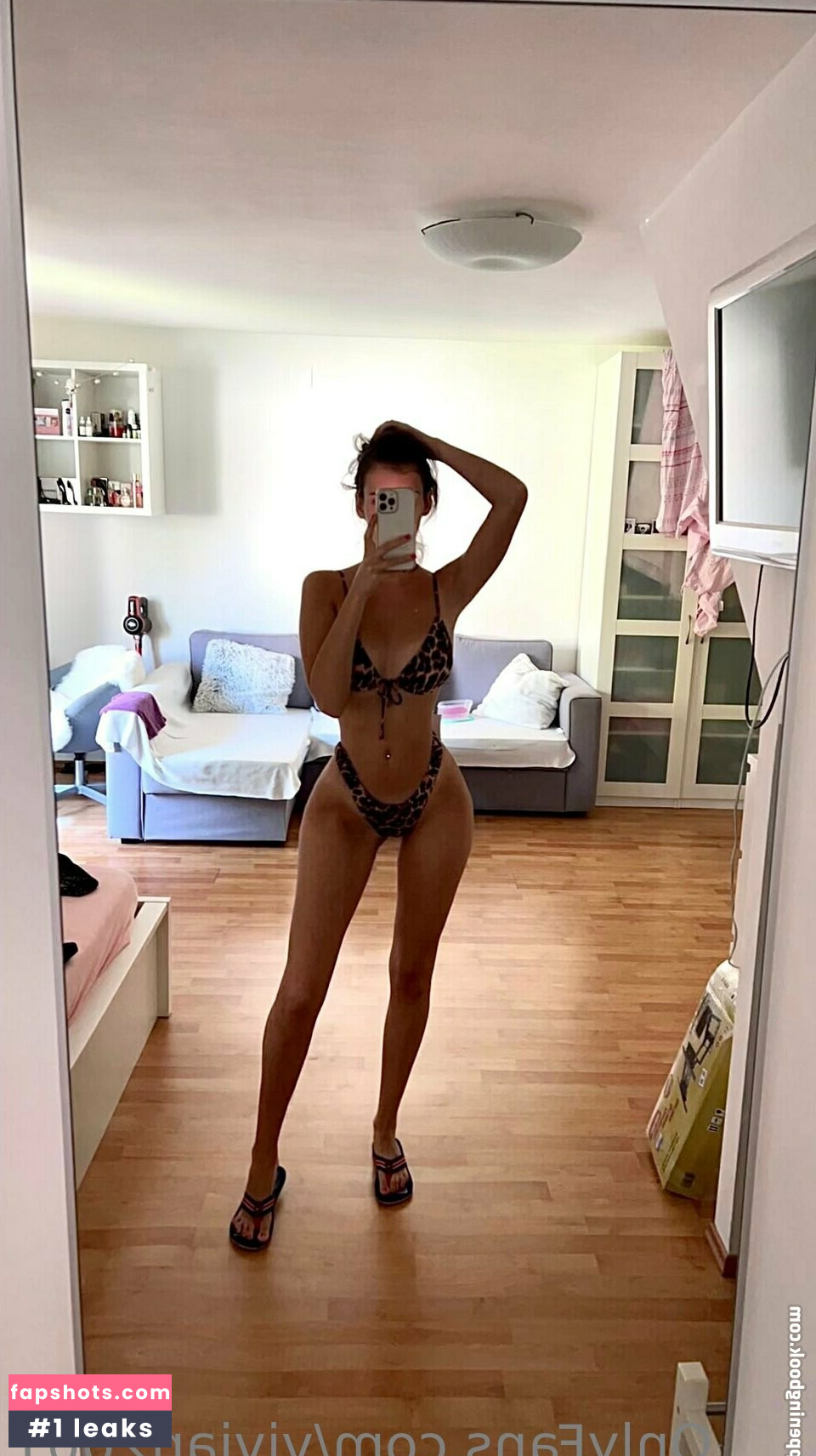 Darline Vivian gallery photo #17