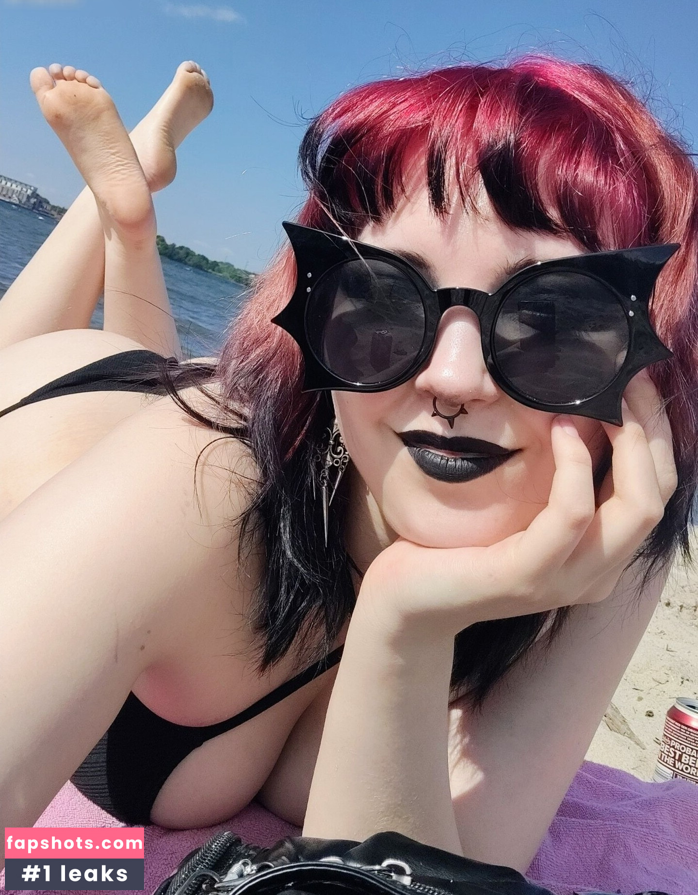 Darling Jade gallery photo #3