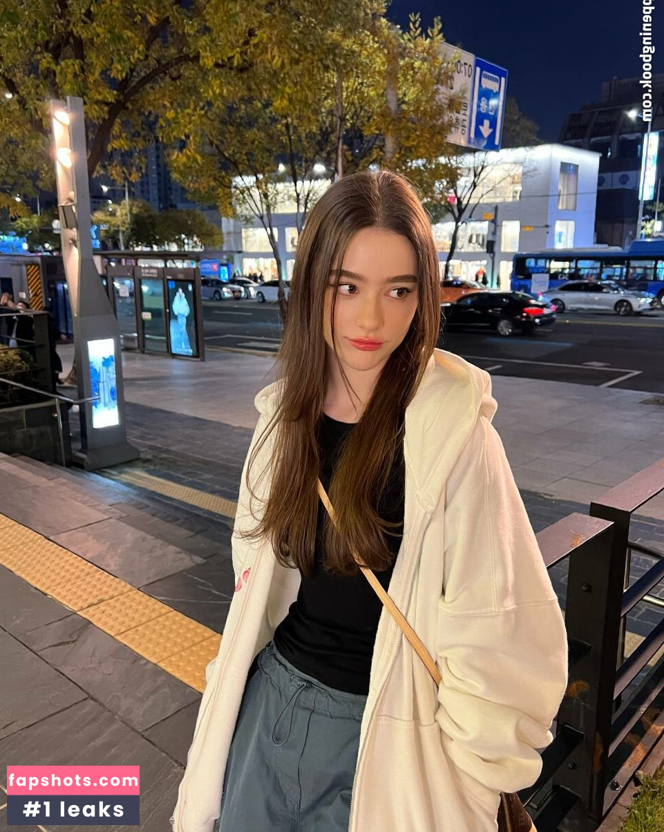 Dasha Tarab Nude Leaks OnlyFans Photos #23 - LeakJerk