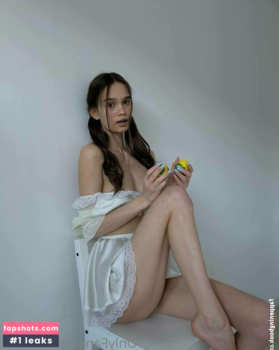 ddariii nude babe gallery