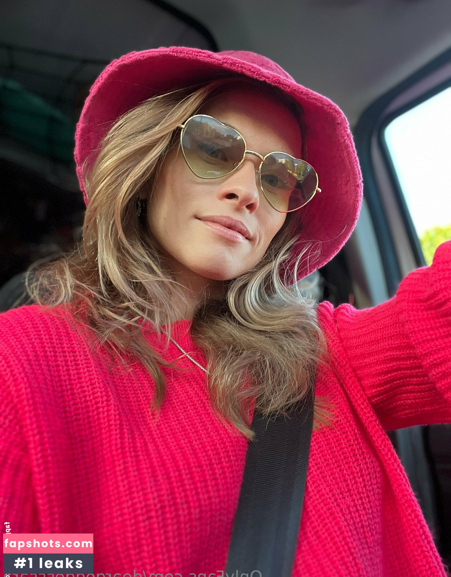 deargoddesssara gallery photo #2