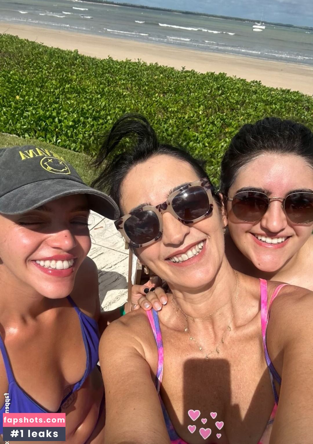 Débora Aladim nude babe gallery