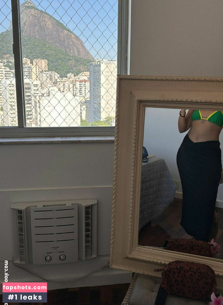 Débora Aladim gallery photo #5