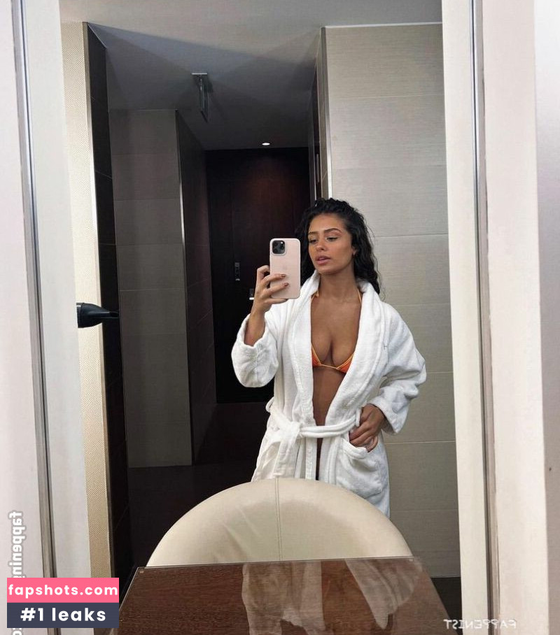 Débora Gomes gallery photo #12