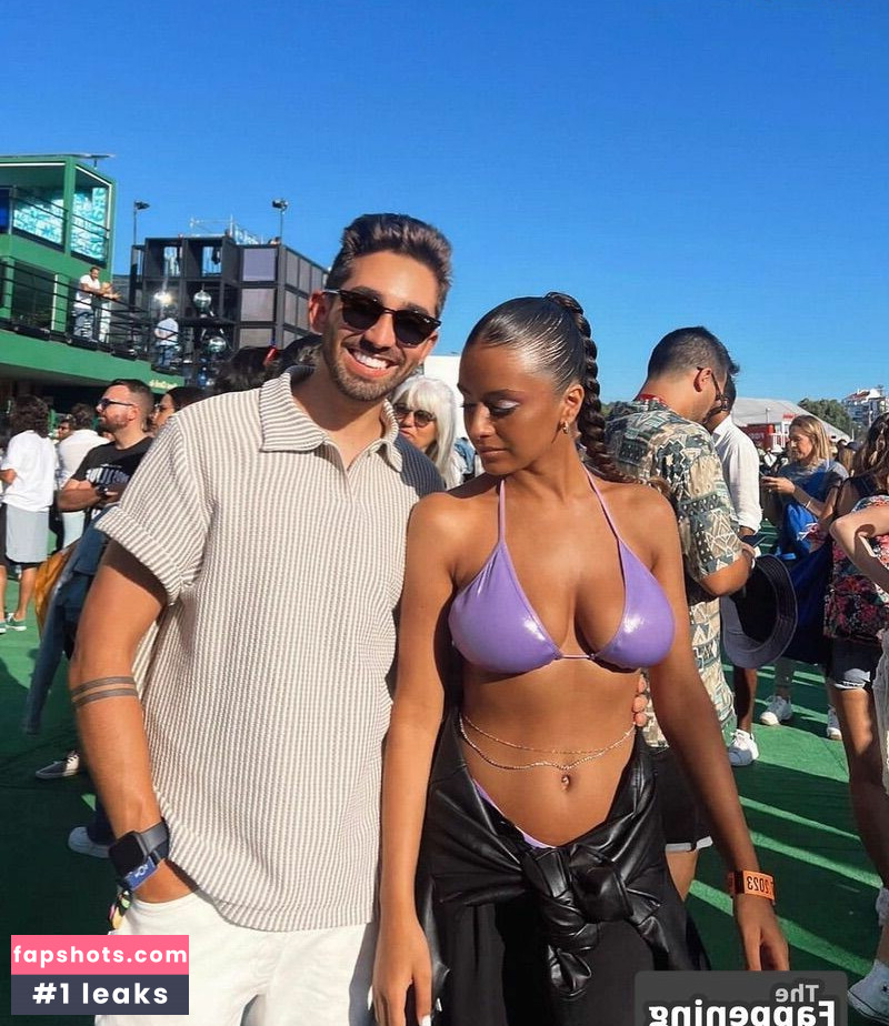 Débora Gomes gallery photo #46