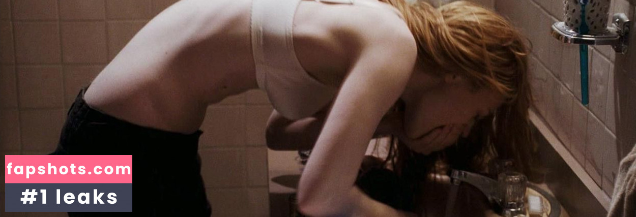 Deborah Ann Woll gallery photo #122