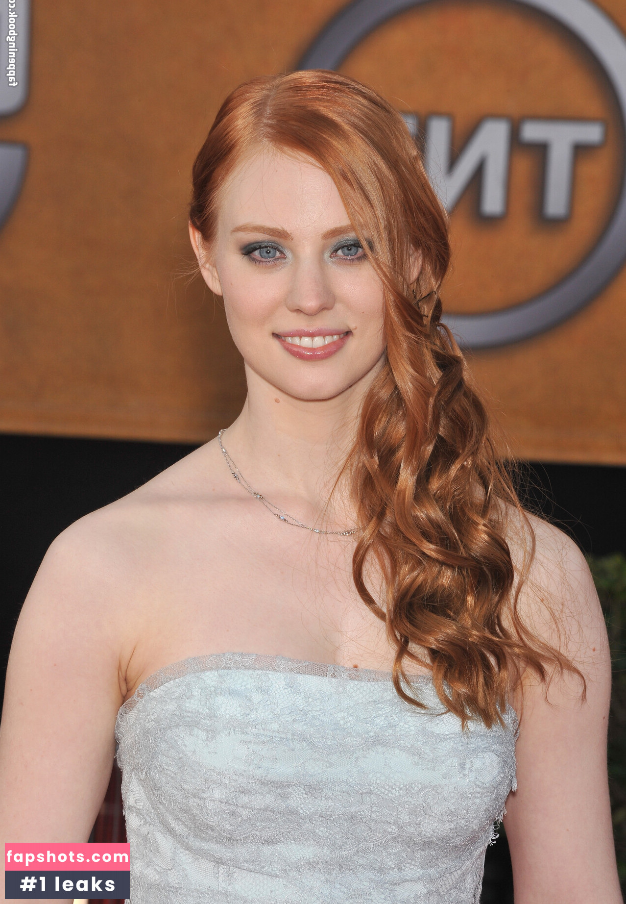 Deborah Ann Woll gallery photo #16