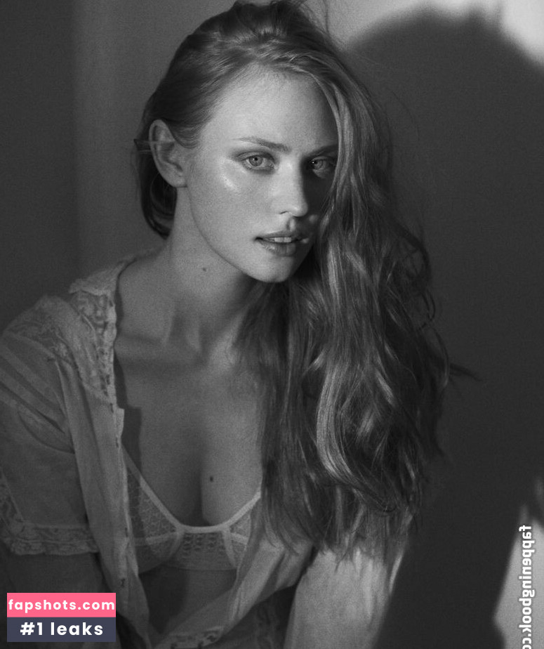 Deborah Ann Woll gallery photo #5