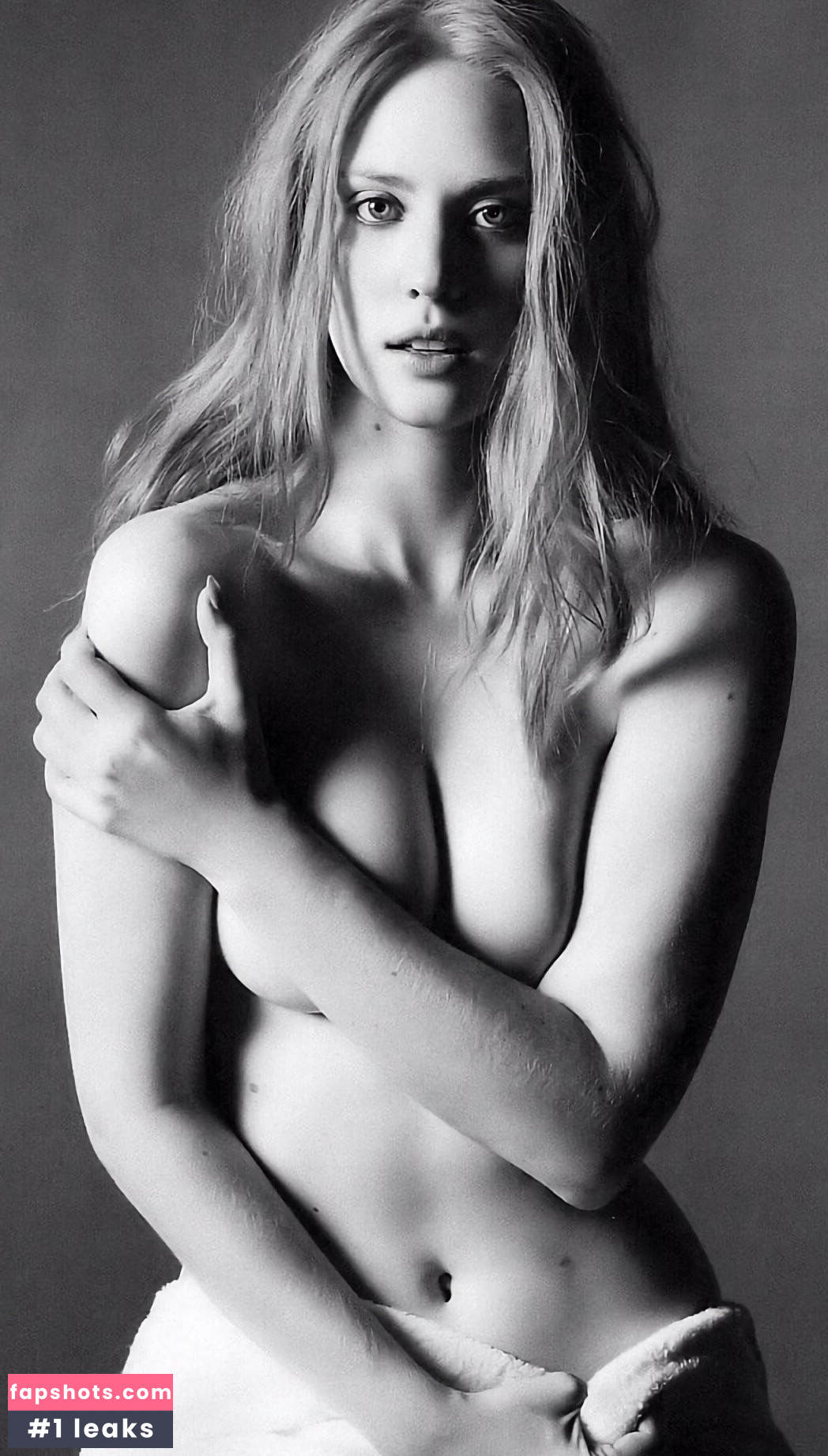 Deborah Ann Woll gallery photo #7