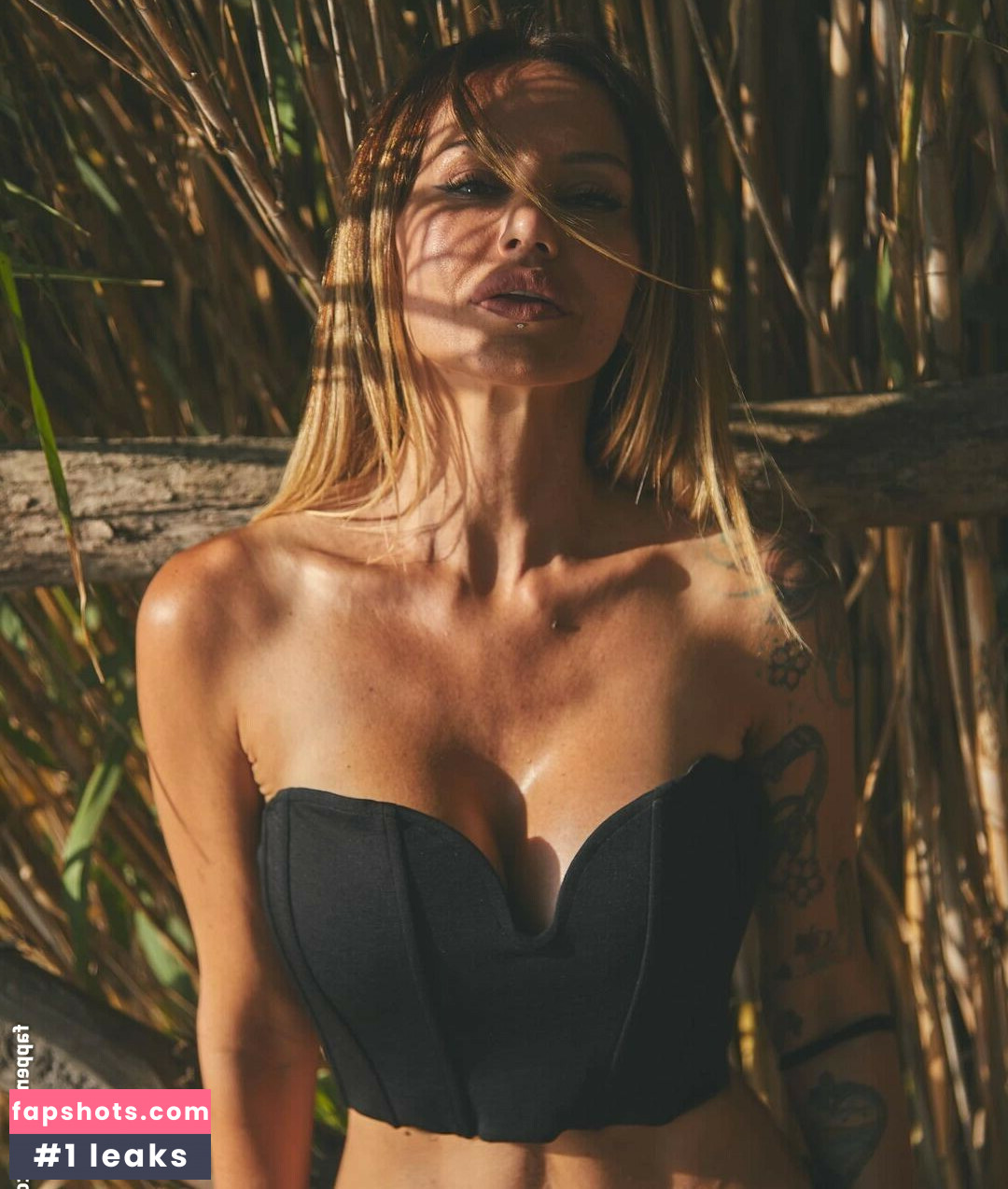 Deborah De Luca gallery photo #14