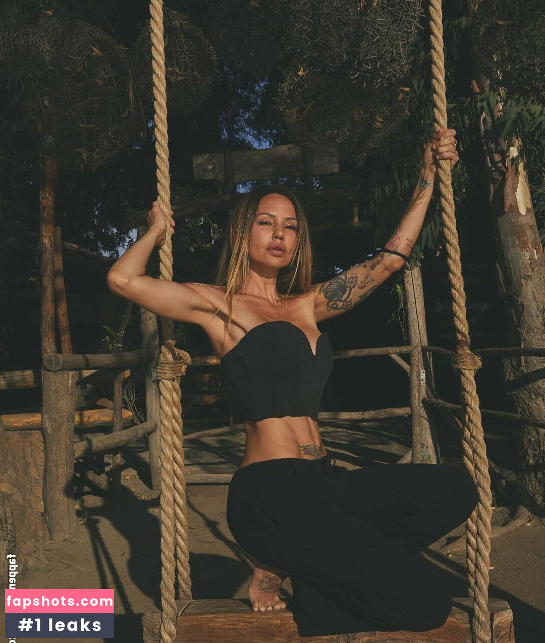 Deborah De Luca gallery photo #16