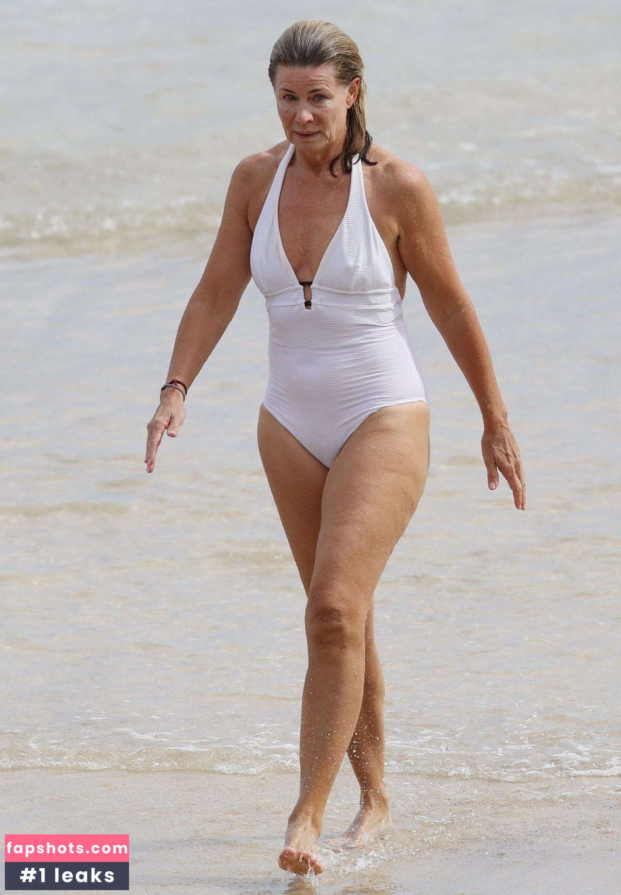 Deborah Hutton gallery photo #20