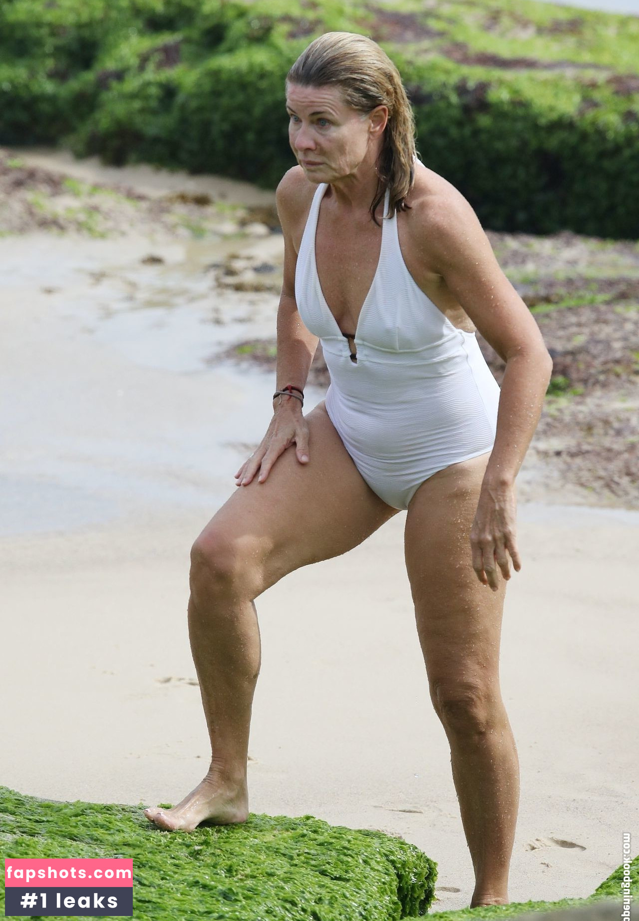 Deborah Hutton gallery photo #33