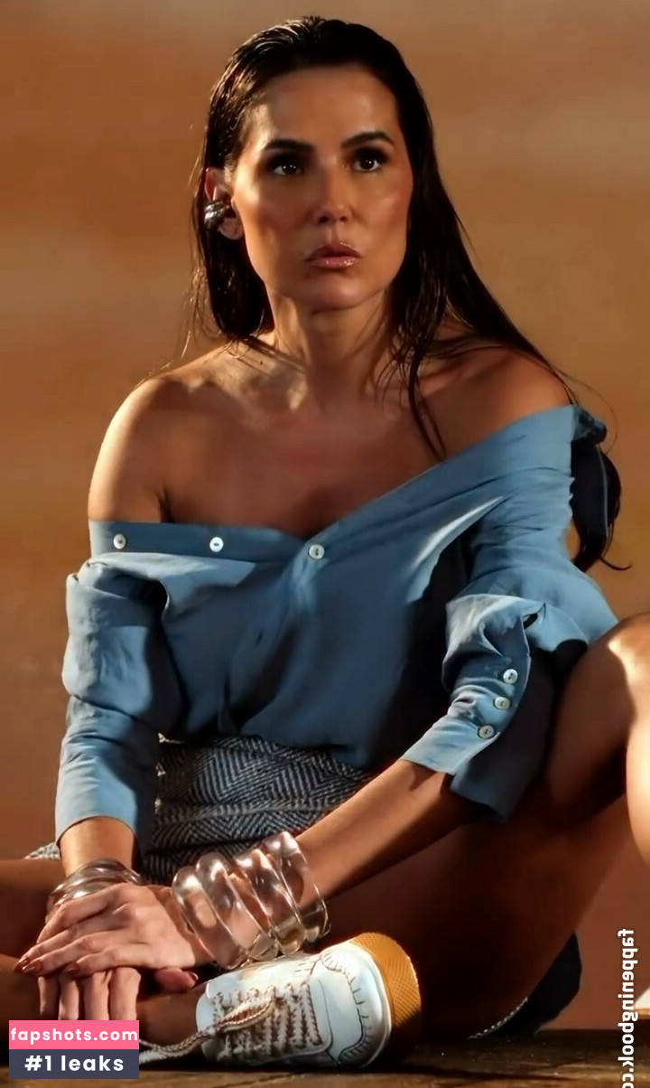 Deborah Secco gallery photo #108