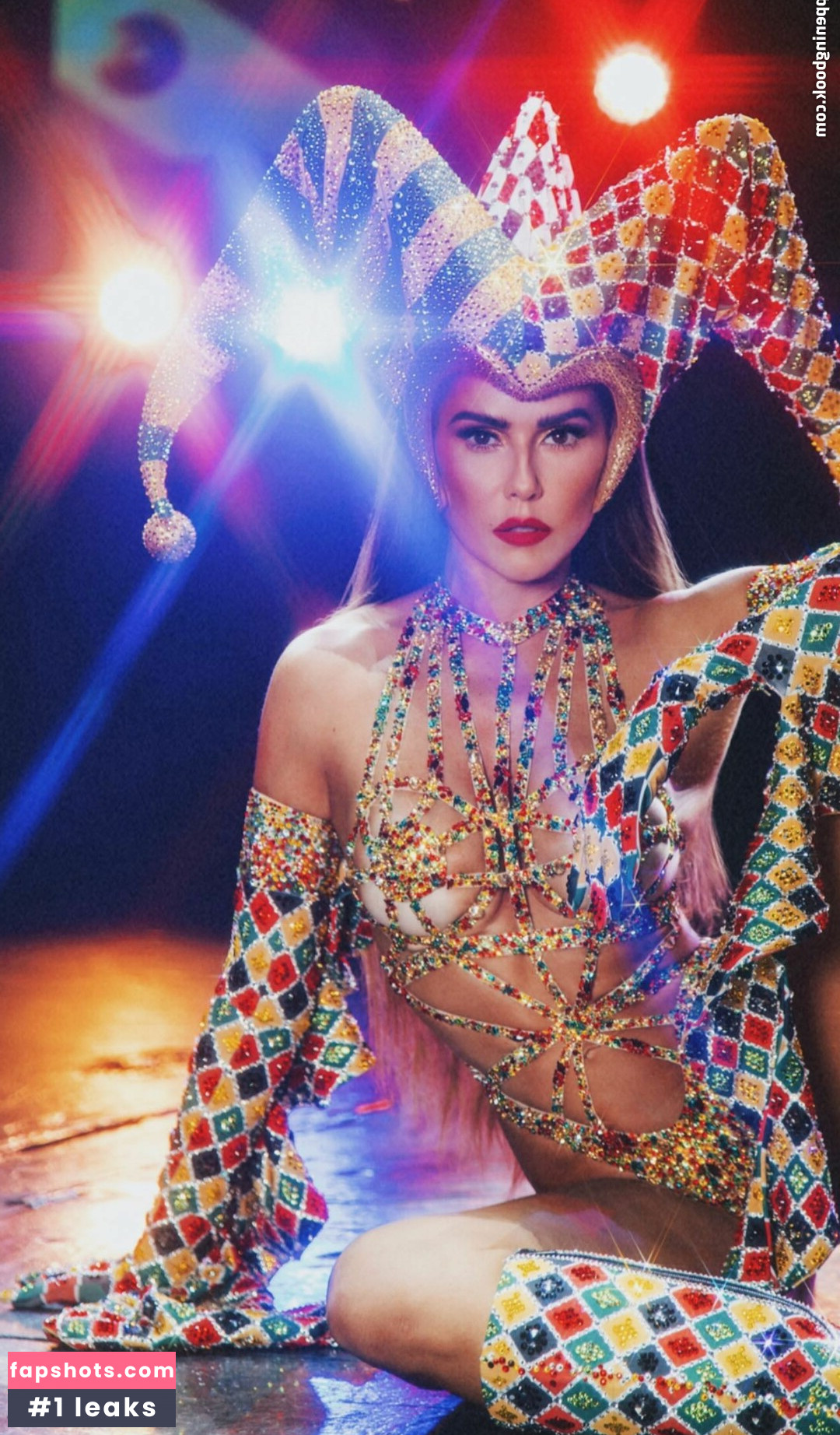 Deborah Secco gallery photo #217