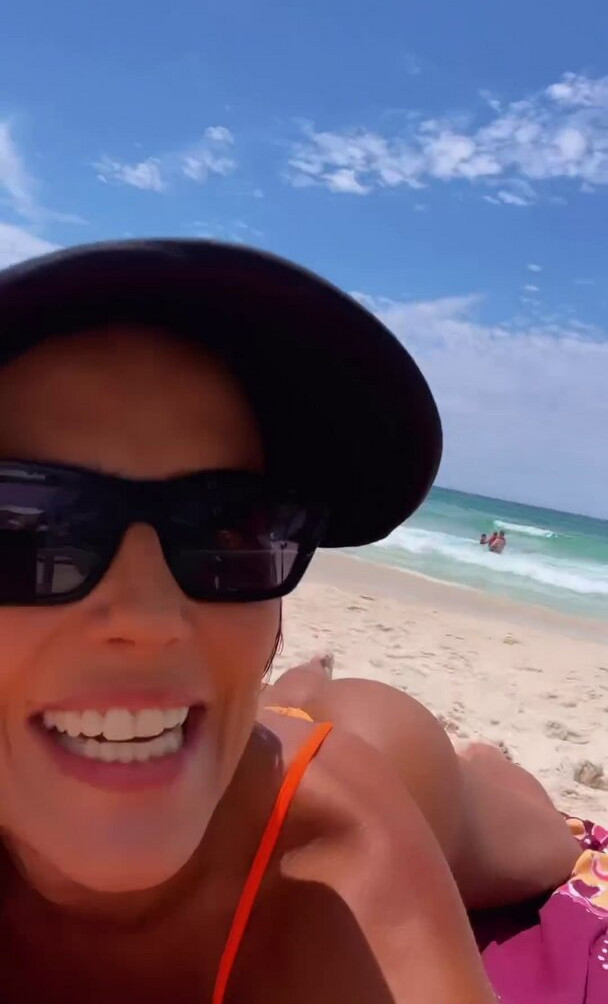 deborah-secco gallery photo #581