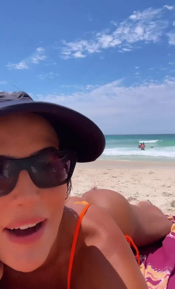 deborah-secco gallery photo #582