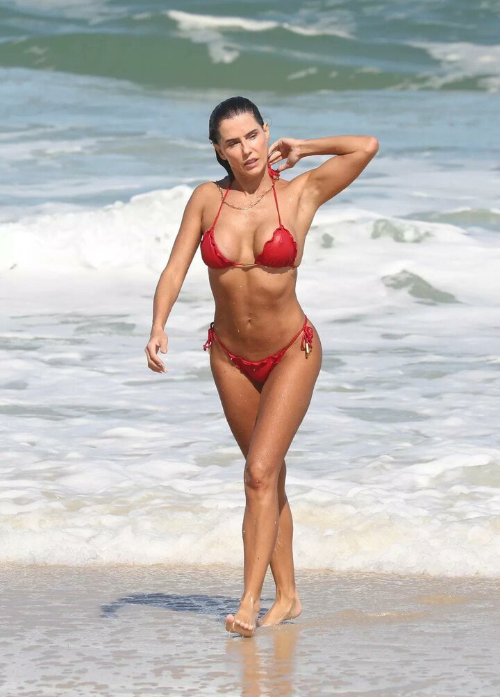 deborah-secco gallery photo #742