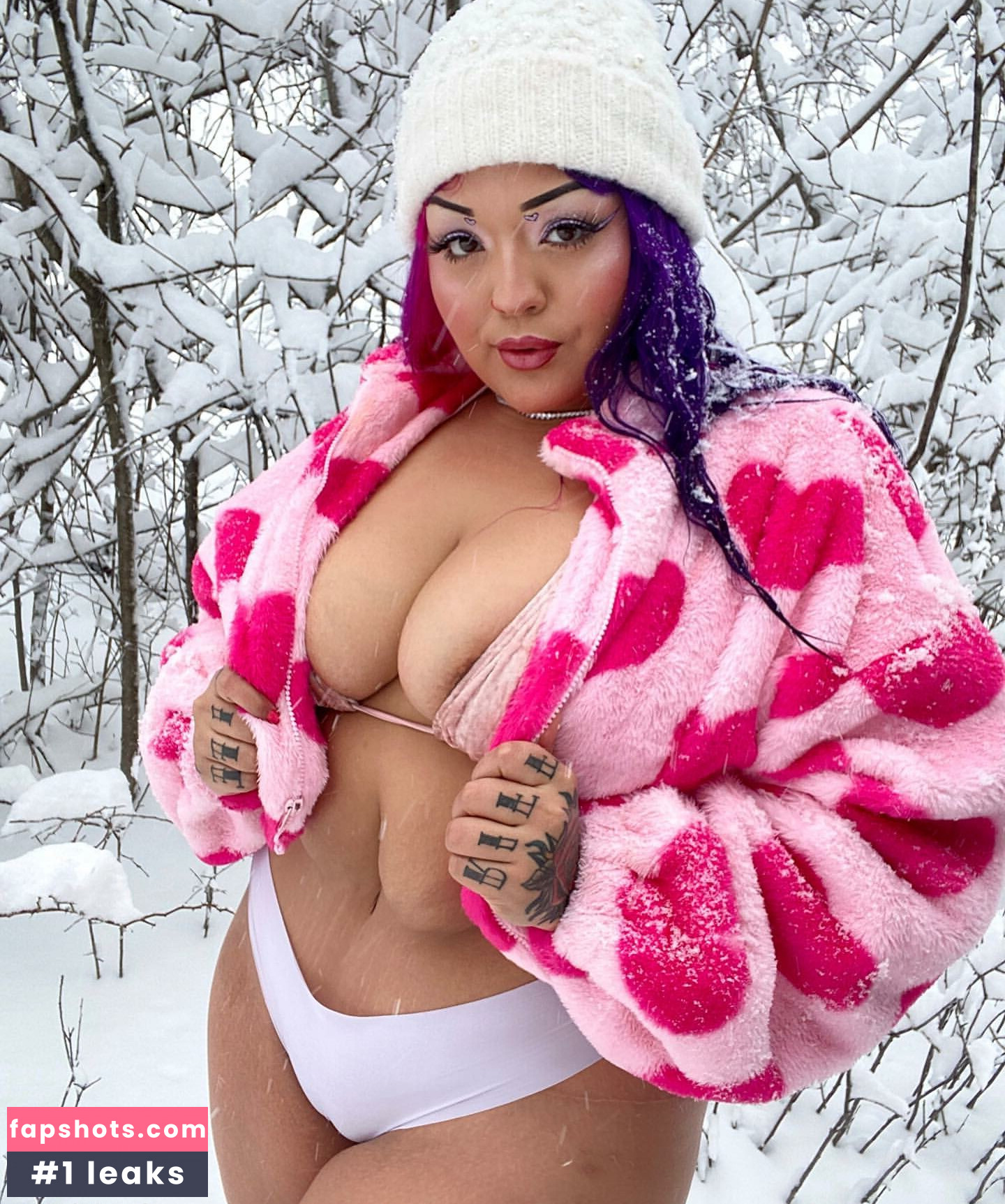 Dee Vicious gallery photo #9