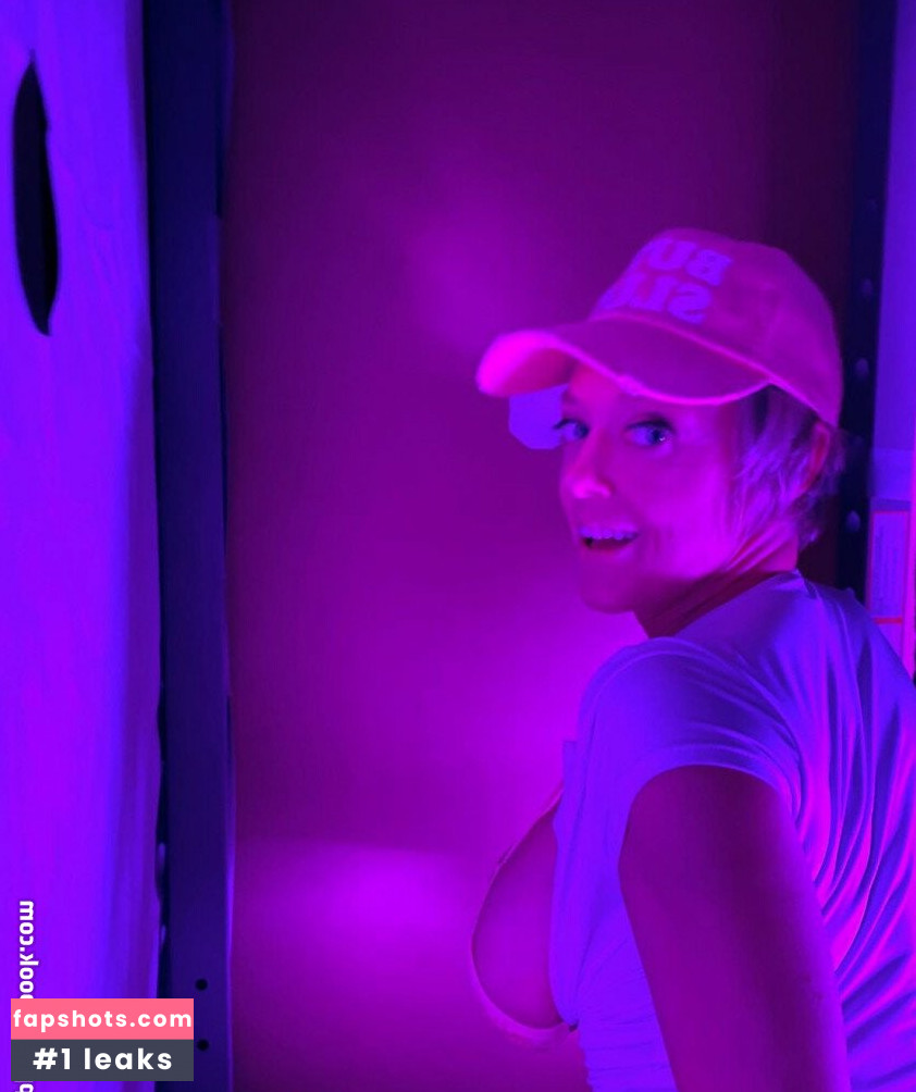 Dee Williams gallery photo #219