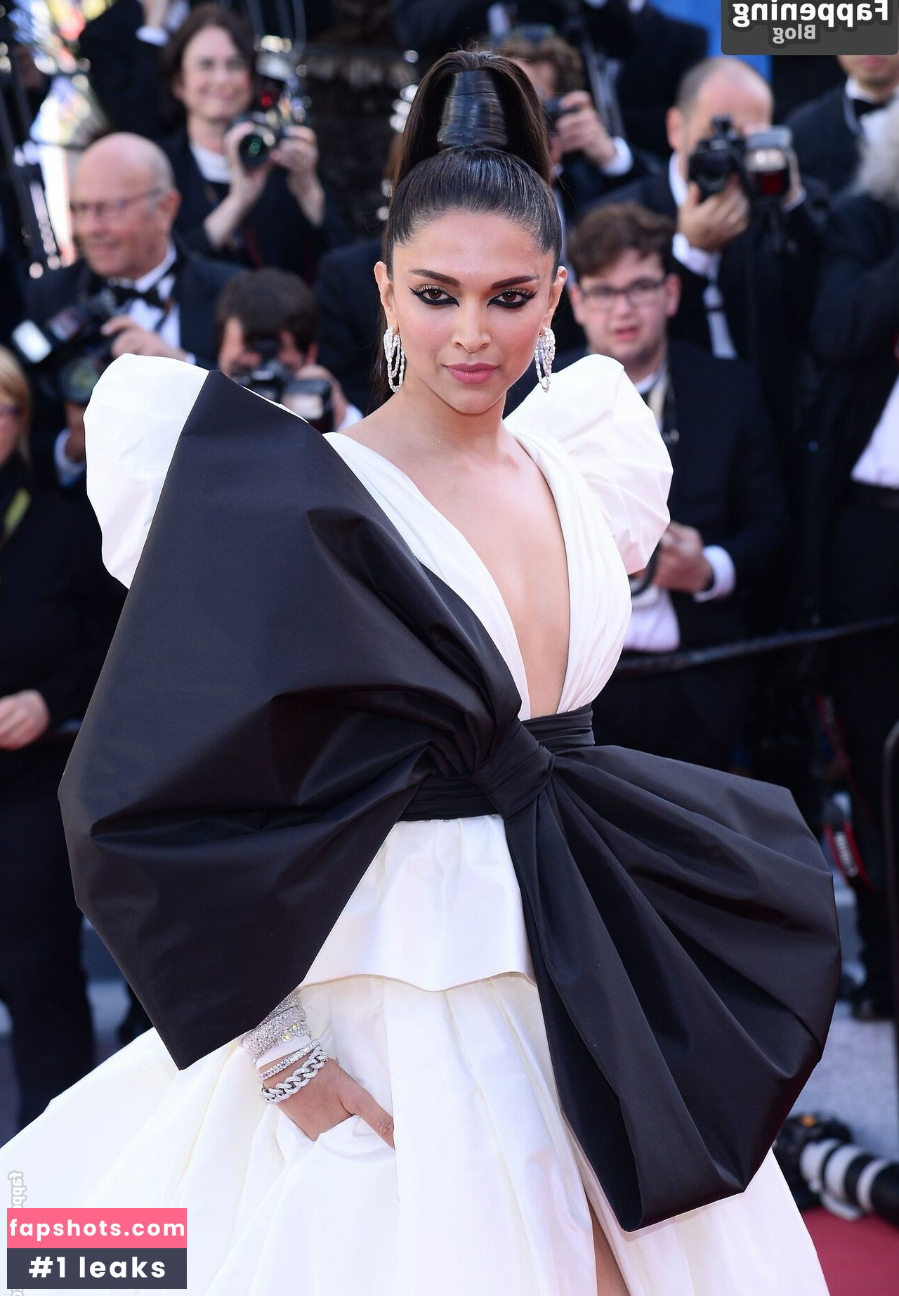 Deepika Padukone gallery photo #16