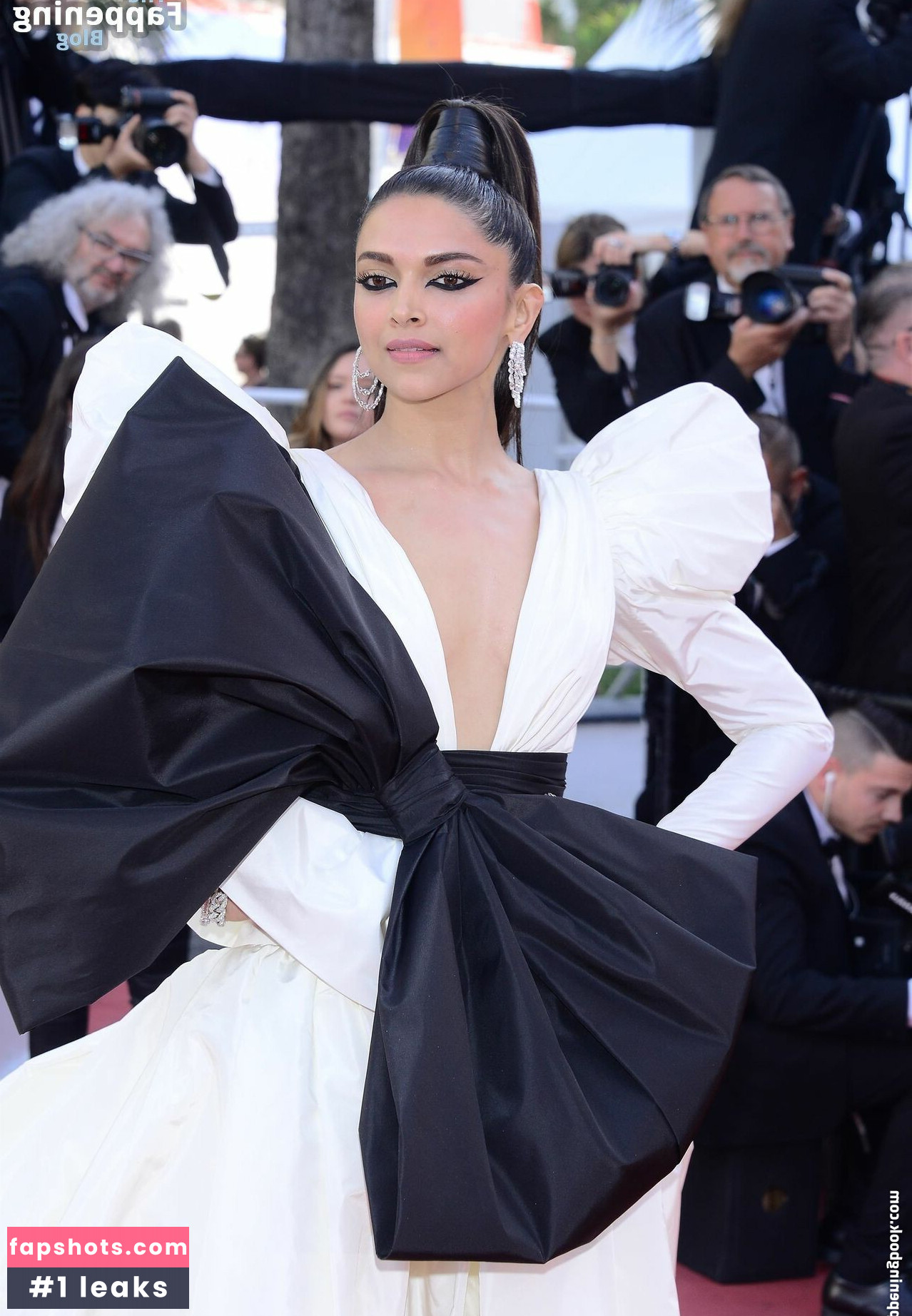 Deepika Padukone gallery photo #17