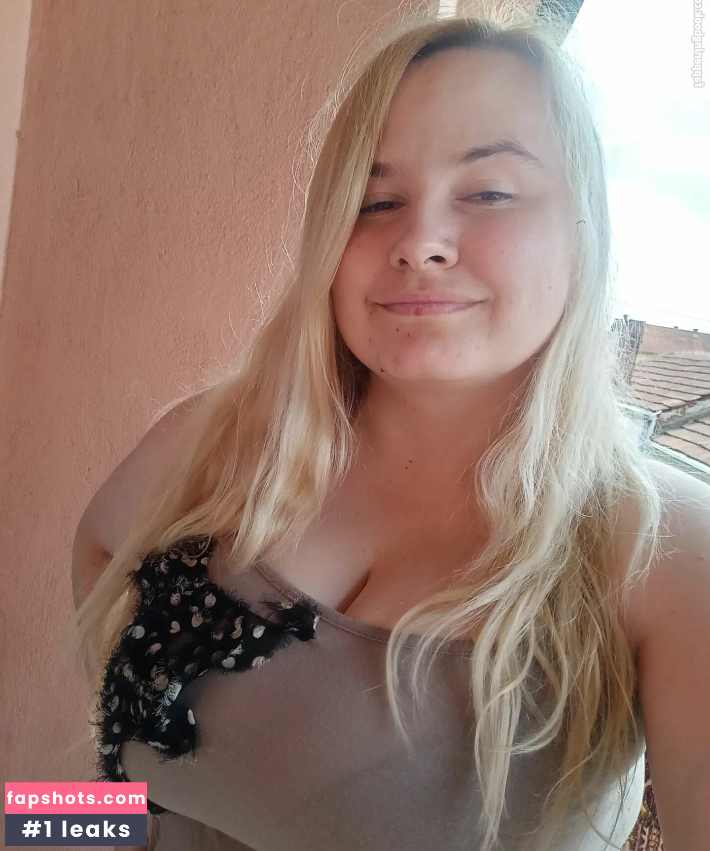 Dejana Savi gallery photo #2