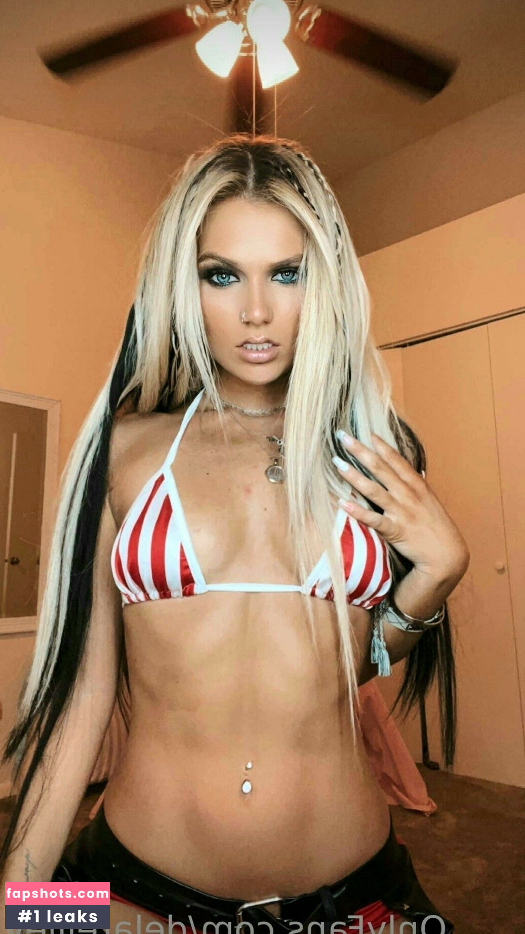 Dela Reilley gallery photo #3