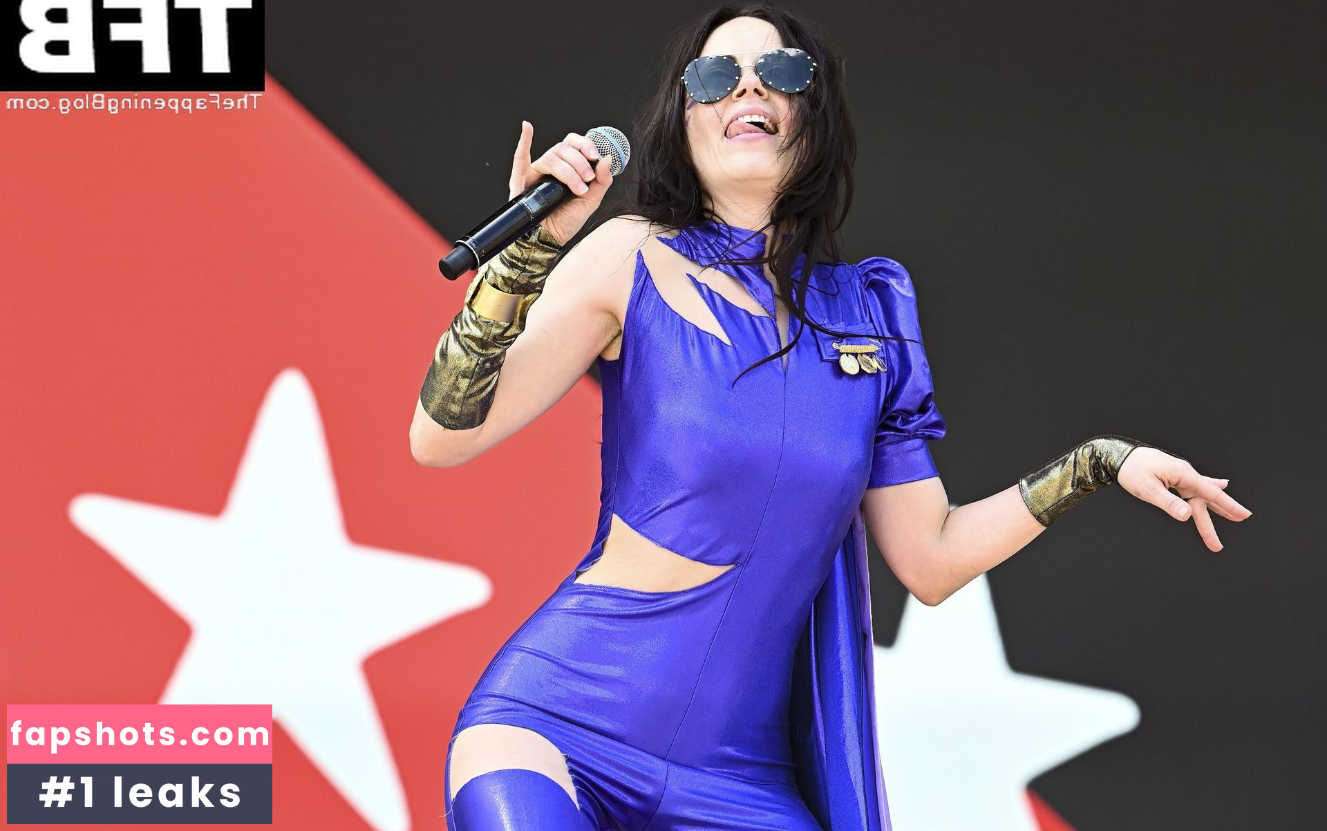 Delila Paz gallery photo #11