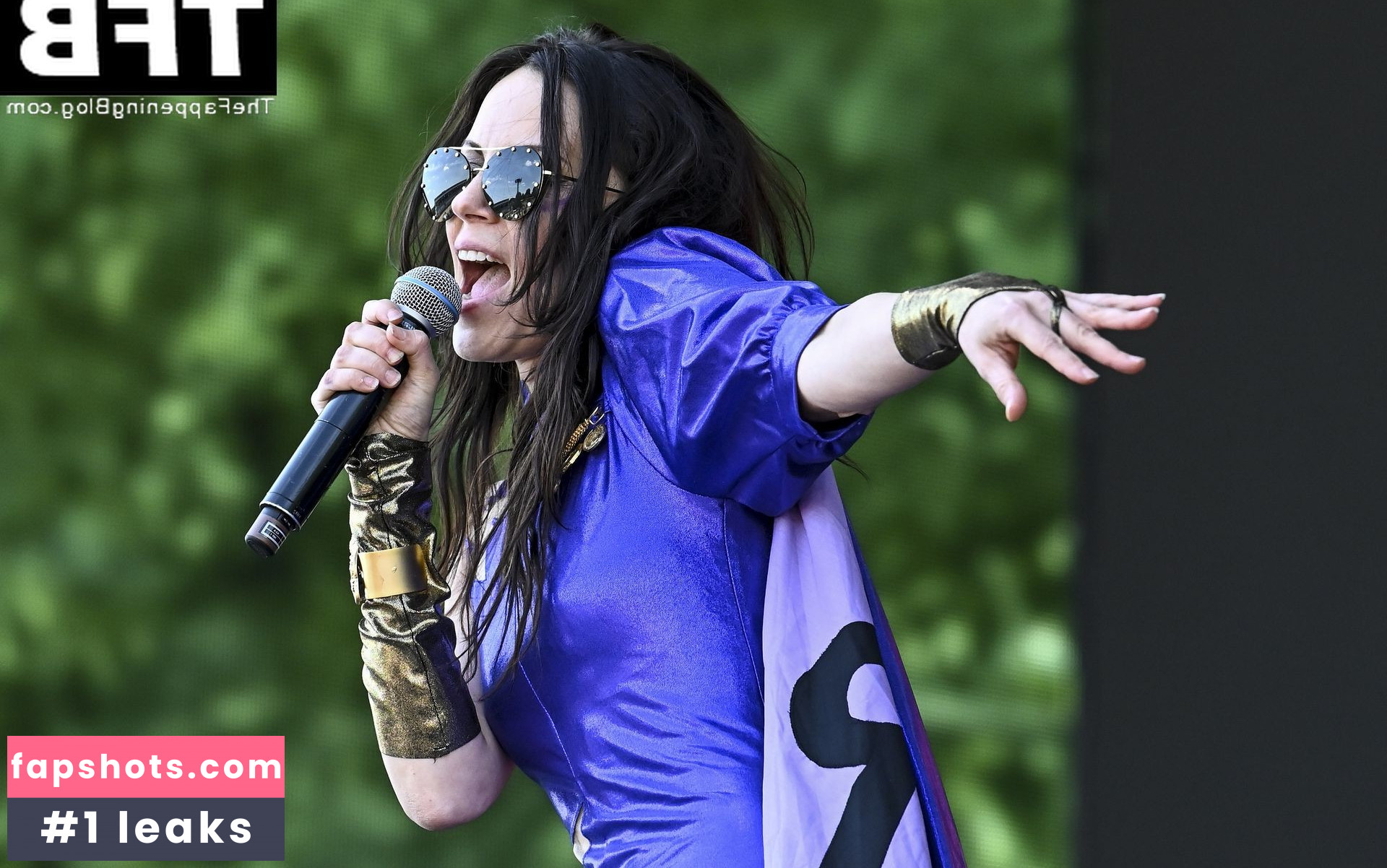 Delila Paz gallery photo #13