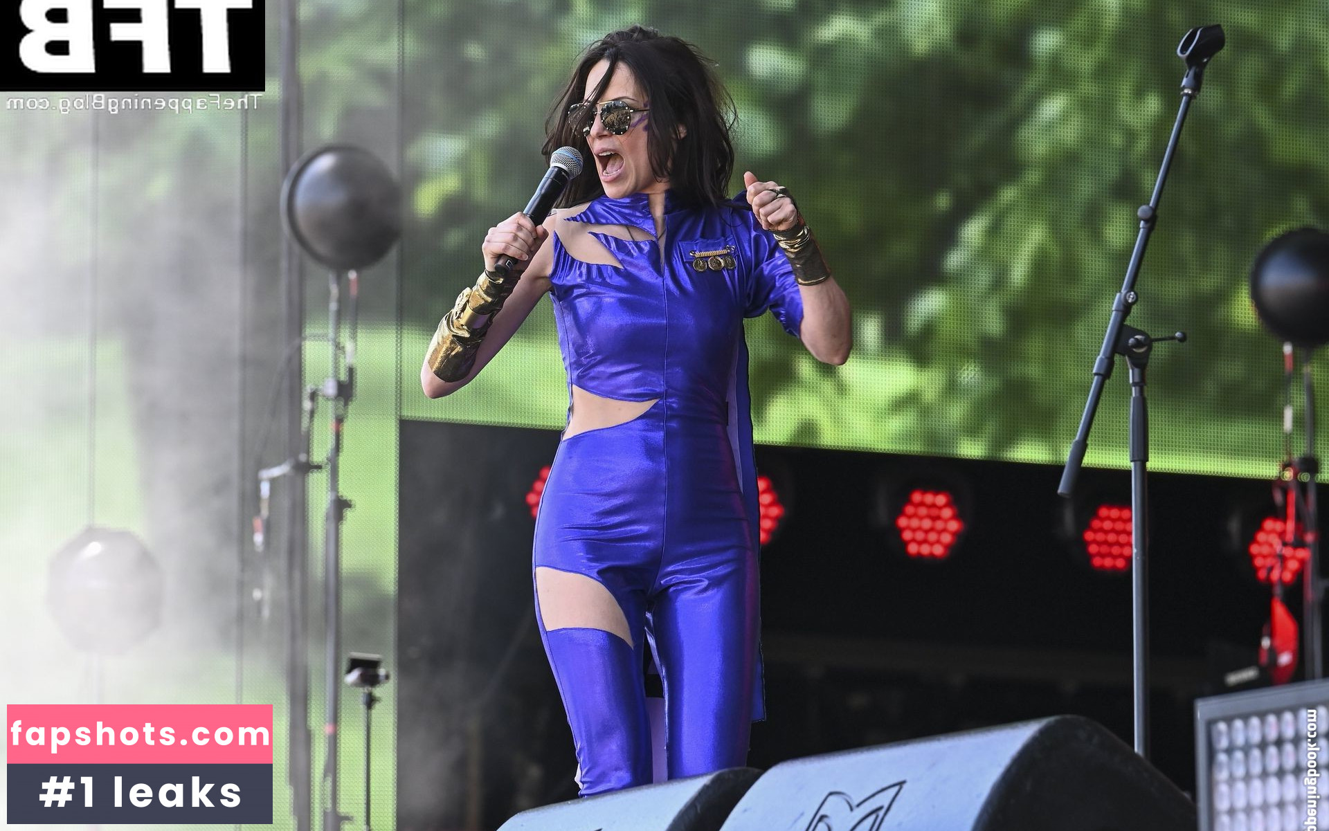 Delila Paz gallery photo #4