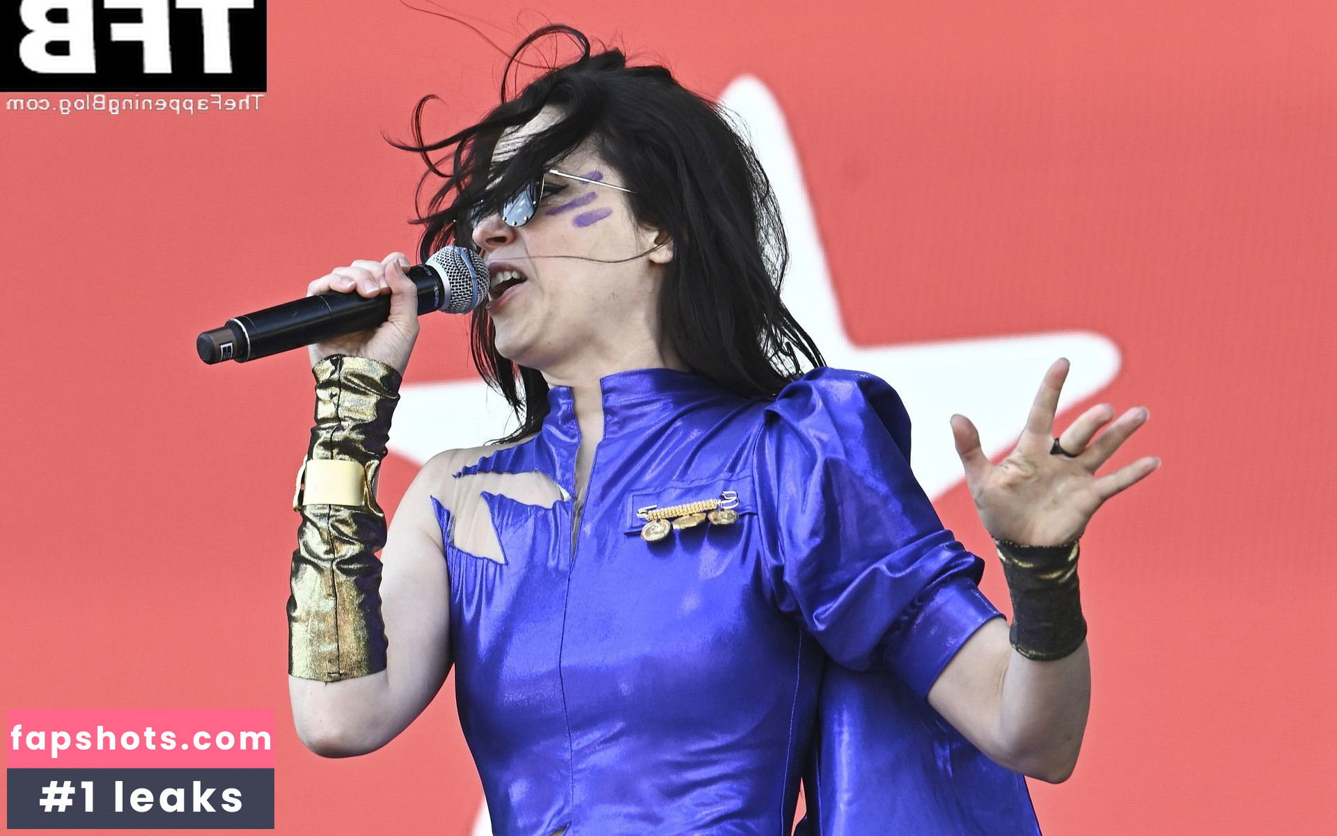 Delila Paz gallery photo #6