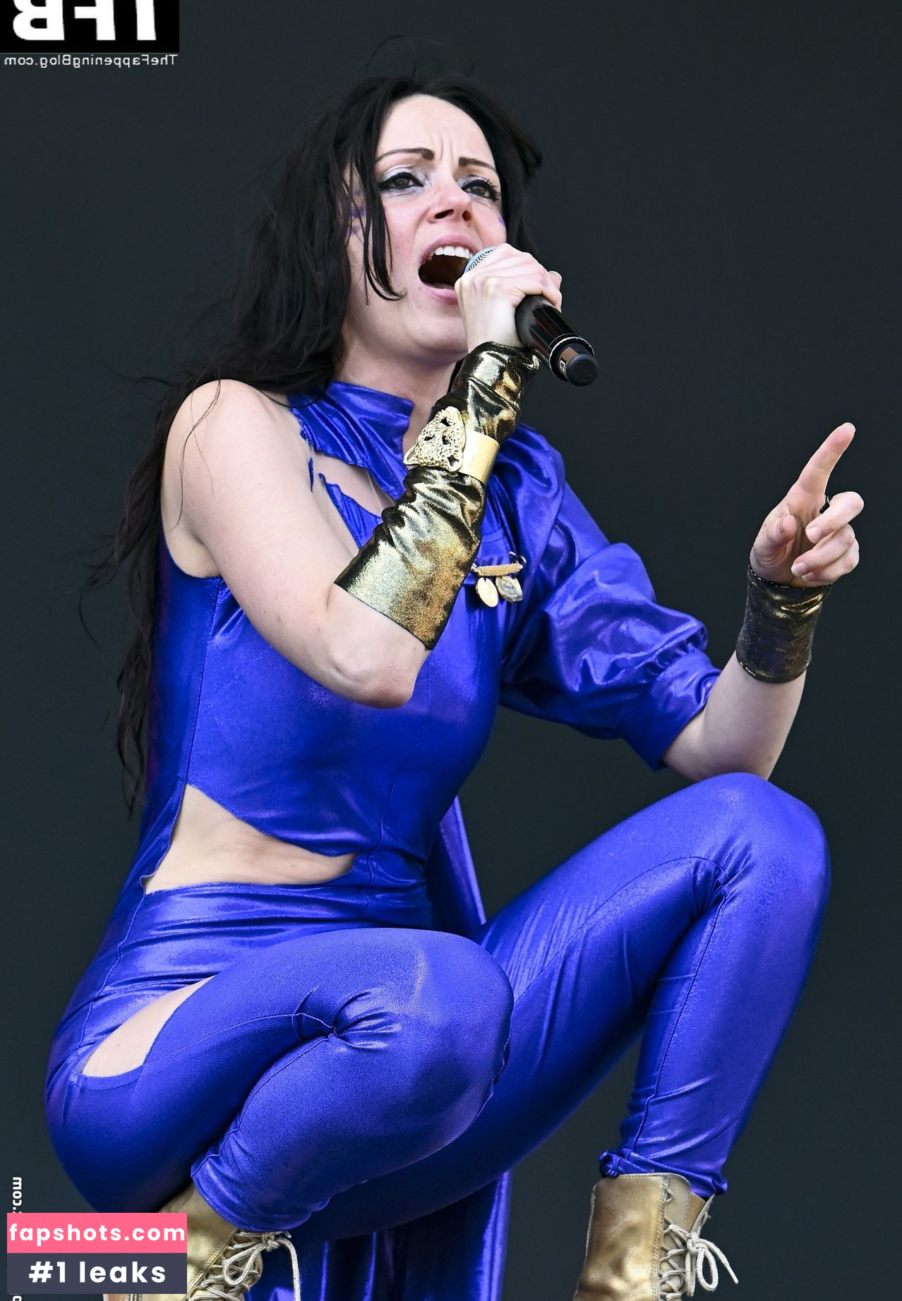 Delila Paz gallery photo #9