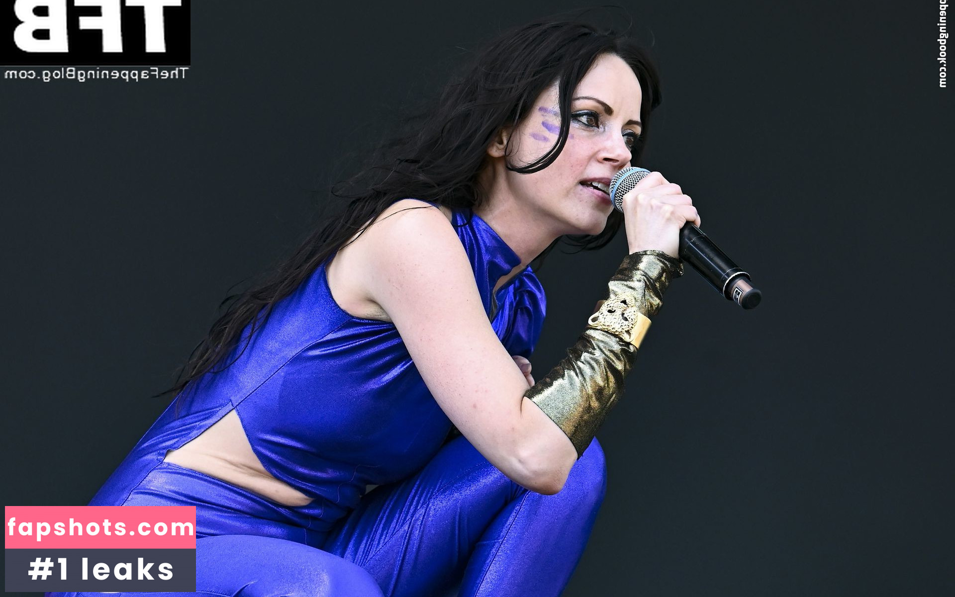 Delila Paz gallery photo #10