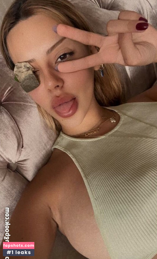 Demet Ozturk gallery photo #9