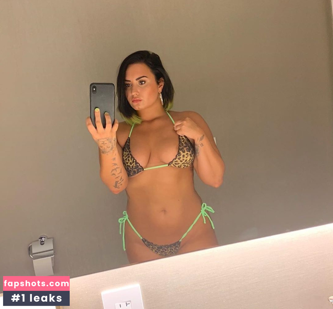 Demi Lovato gallery photo #1120