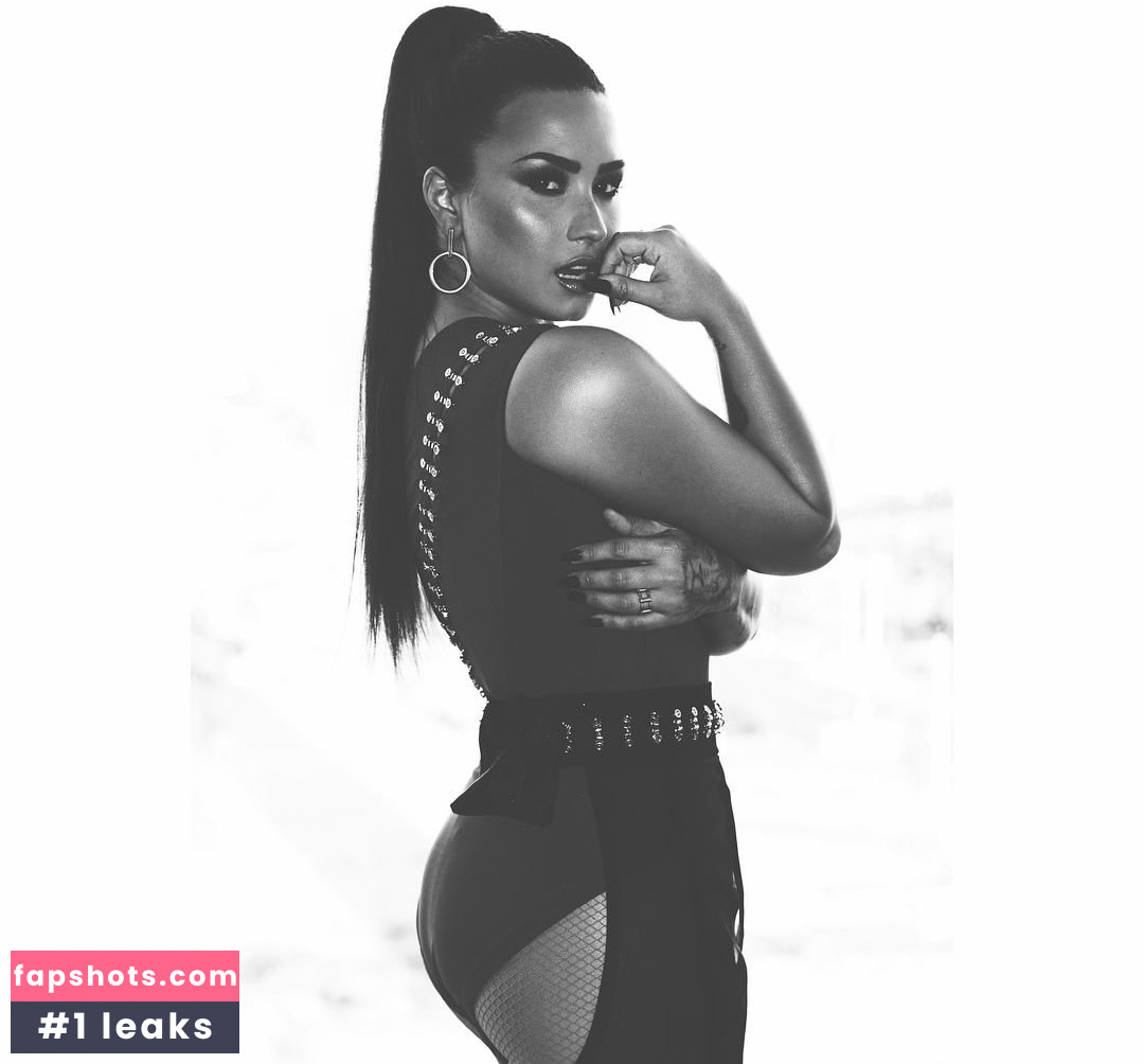 Demi Lovato gallery photo #1376