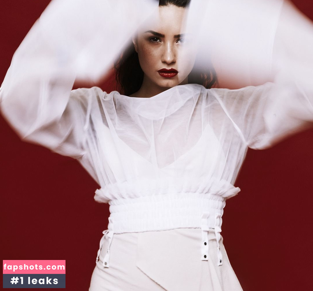 Demi Lovato gallery photo #1390