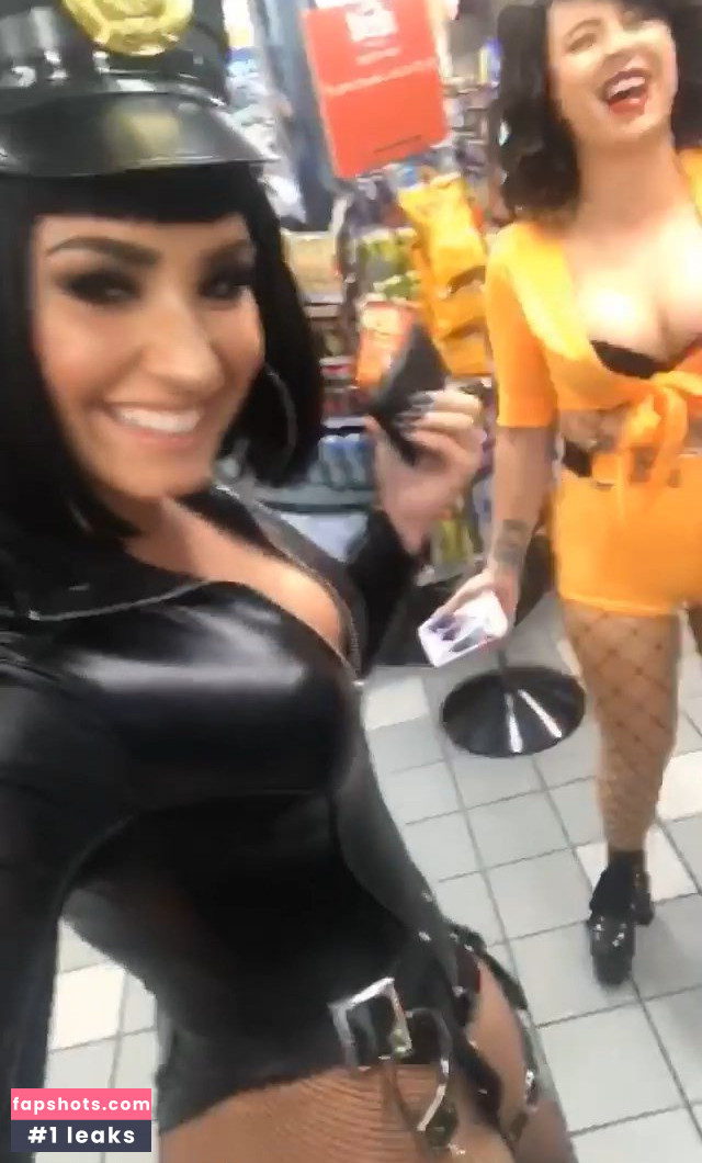 Demi Lovato gallery photo #1437