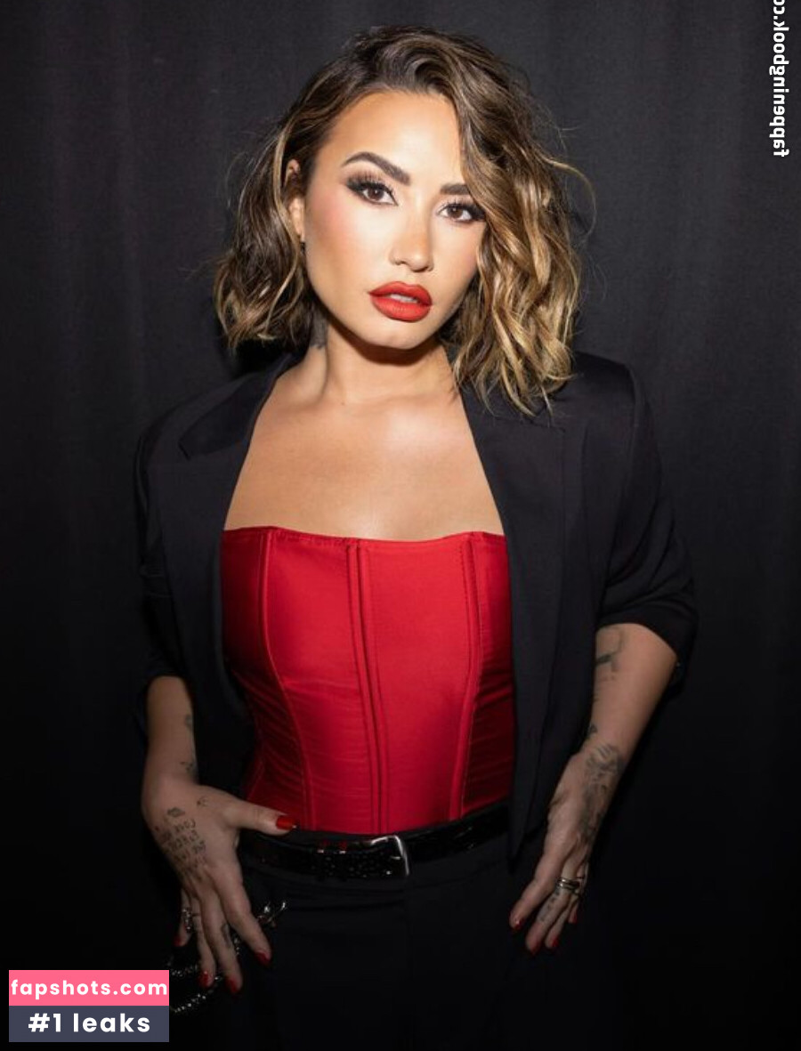 Demi Lovato gallery photo #146