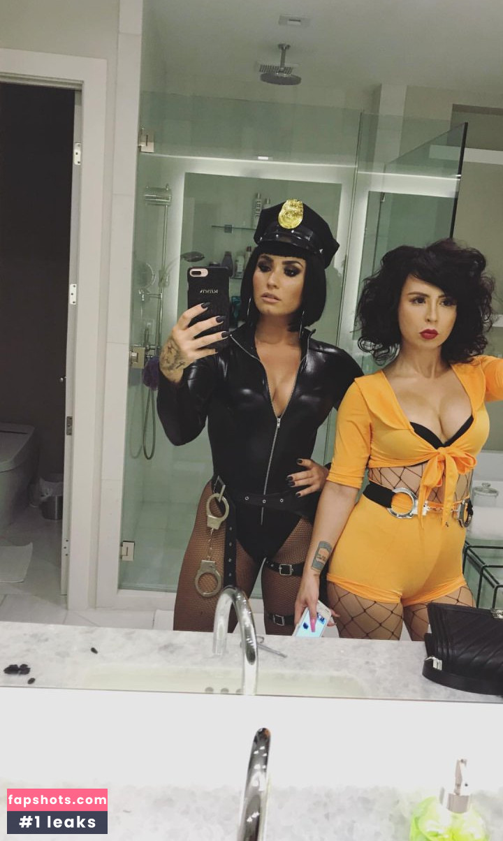 Demi Lovato gallery photo #1454