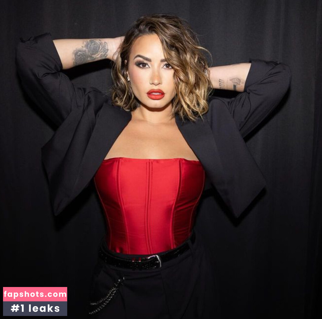 Demi Lovato gallery photo #148