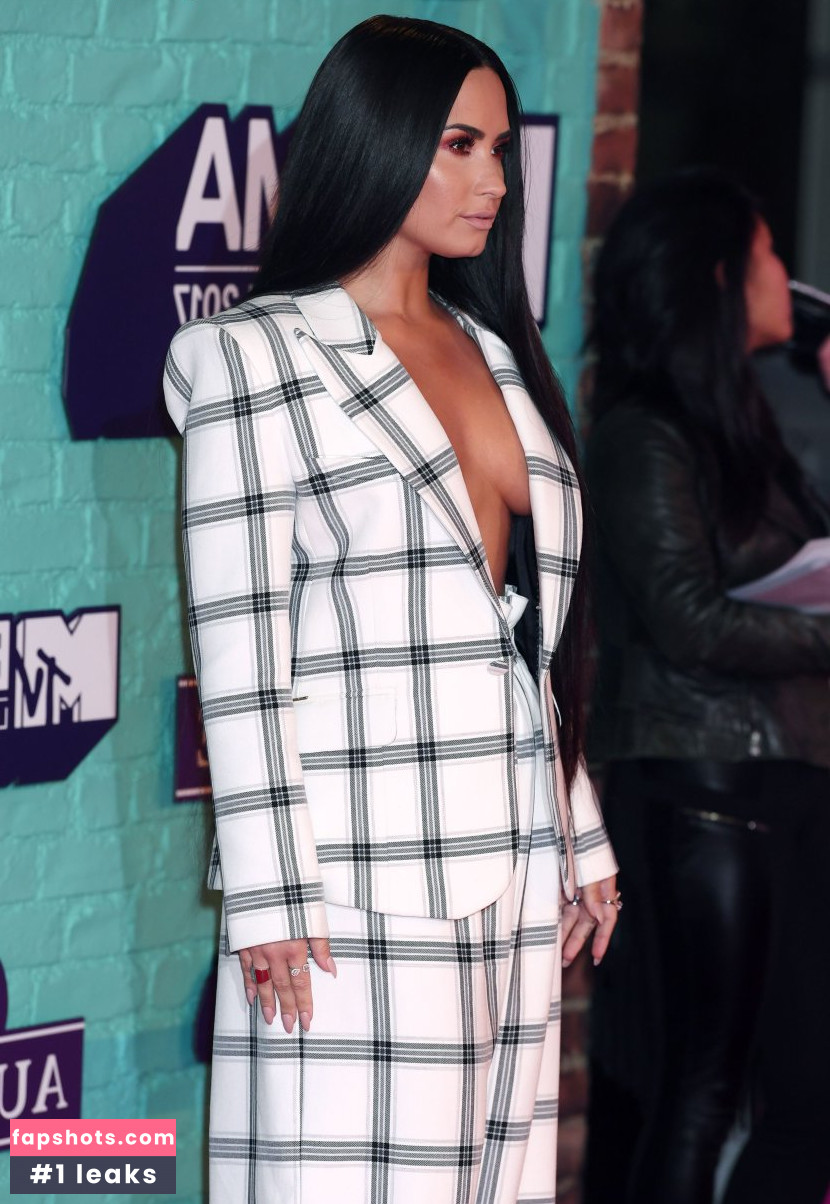 Demi Lovato gallery photo #1472