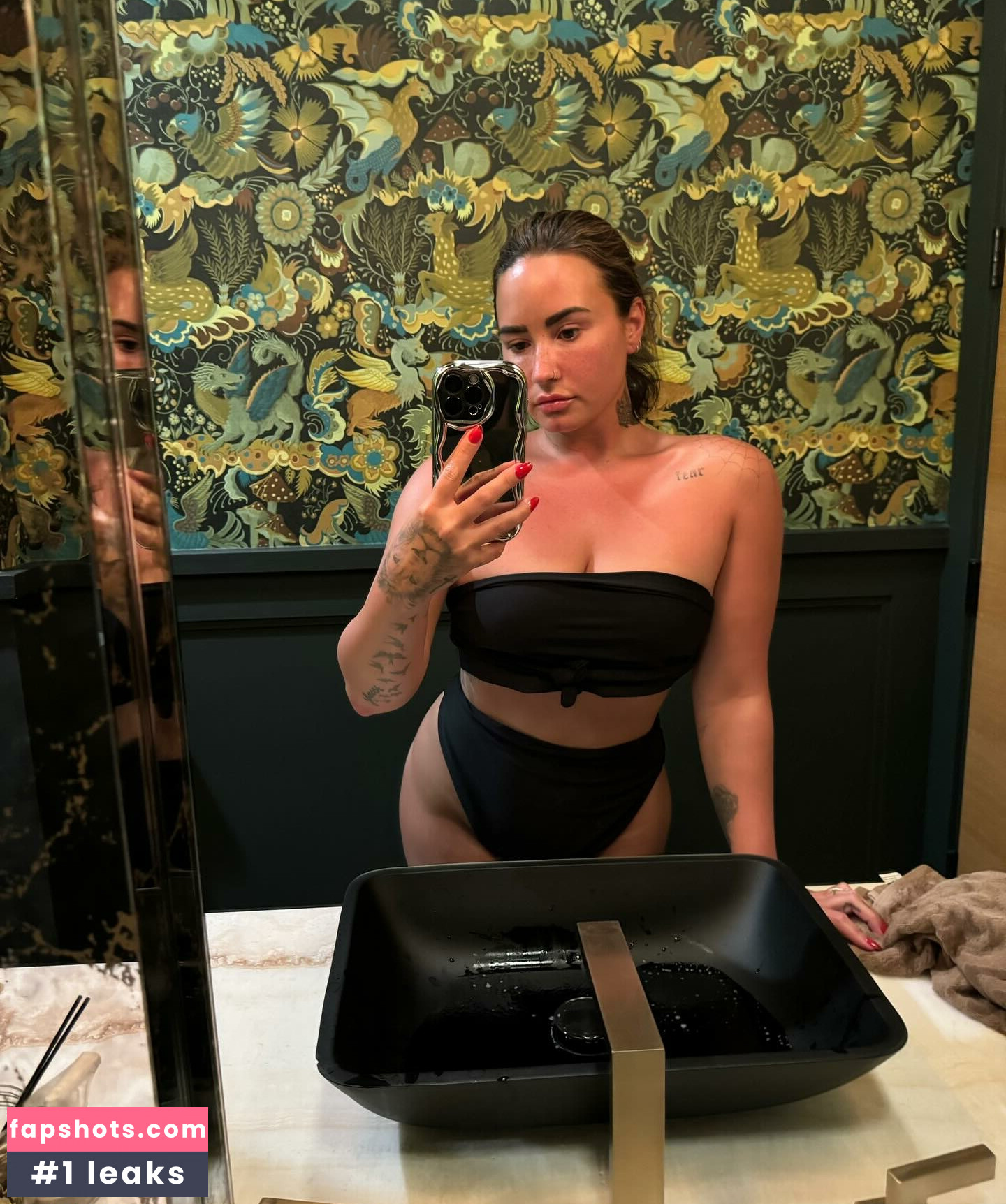 Demi Lovato gallery photo #150